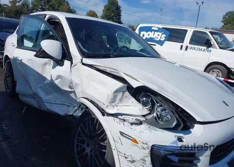 2017 Porsche Cayenne Platinum Edition z USA, uszkodzony, nr VIN WP1AA2A2XHKA91581